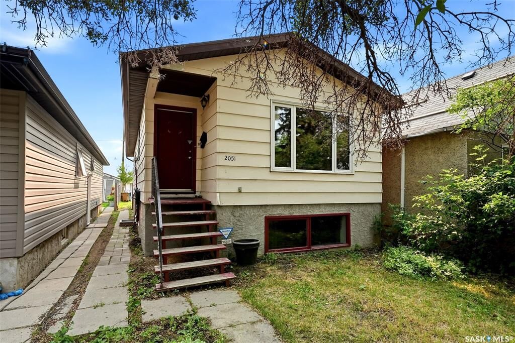 Property Photo:  2051 McDonald Street  SK S4N 2Y4 