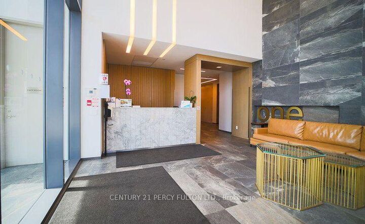 Photo de la propriété: 20 Thomas Riley Road 1505 ON M9B 1B3