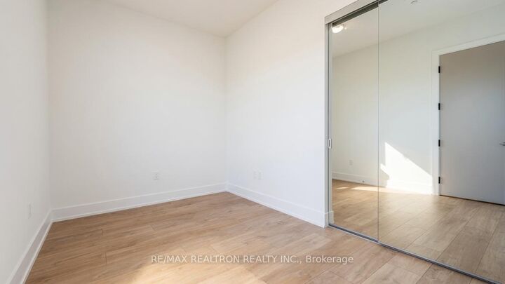 Property Photo:  858 Dupont Street Ph 35  ON M6G 0C1 