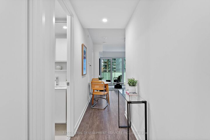 Property Photo:  88 Queen Street 815  ON M5C 0B6 