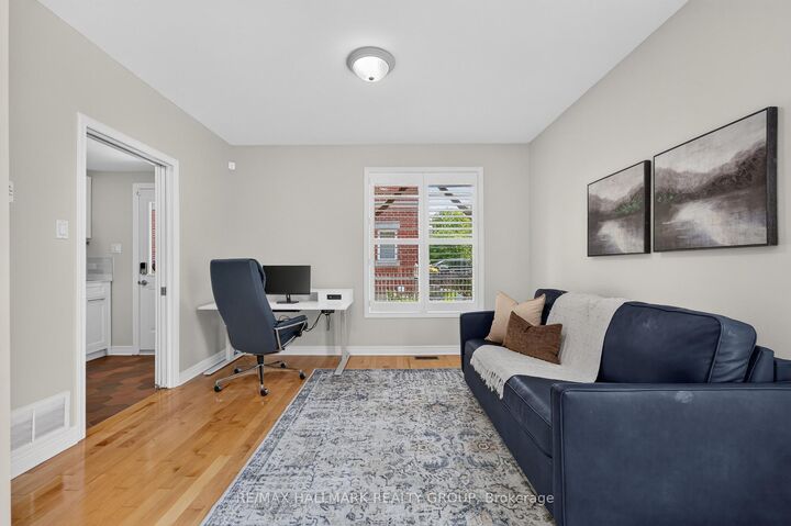 Property Photo:  121 West Village Private  ON K1Z 1C9 
