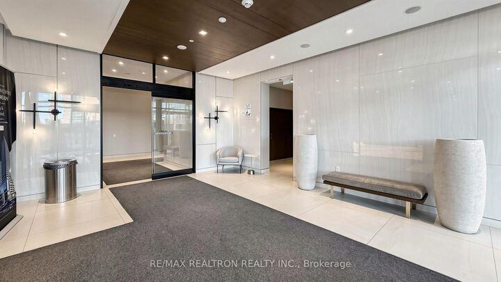 Property Photo:  7 Golden Lion Heights N1105  ON M2M 0C3 