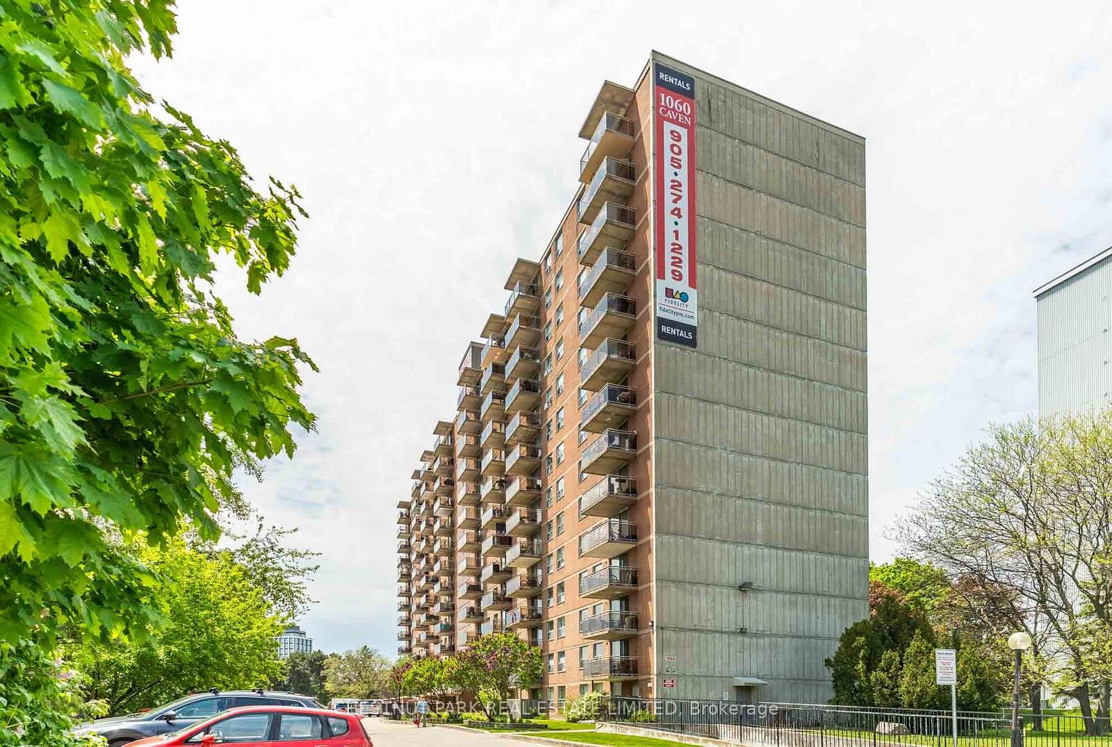 Property Photo: 1060 Caven Street 202 ON L5G 4J5