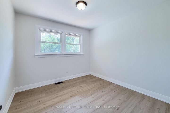 Property Photo:  220 Winona Road  ON L8E 5K4 