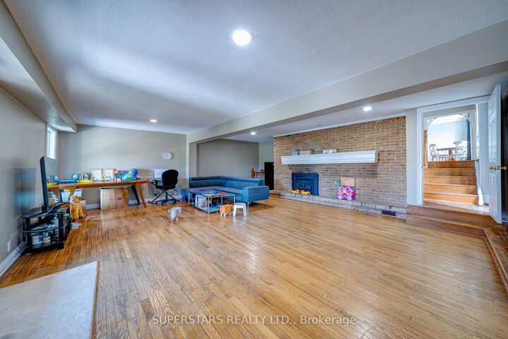 Property Photo: 19880 Dufferin Street ON L3Y 4V9