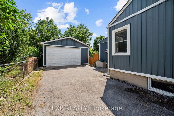 Property Photo:  172 East Street  ON N5Z 2R8 