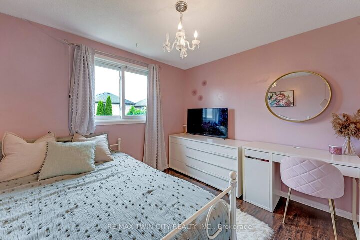 Property Photo:  925 Copper Leaf Crescent  ON N2E 3W1 