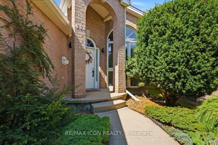 Property Photo: 632 Thornwood Drive ON N6H 5J6