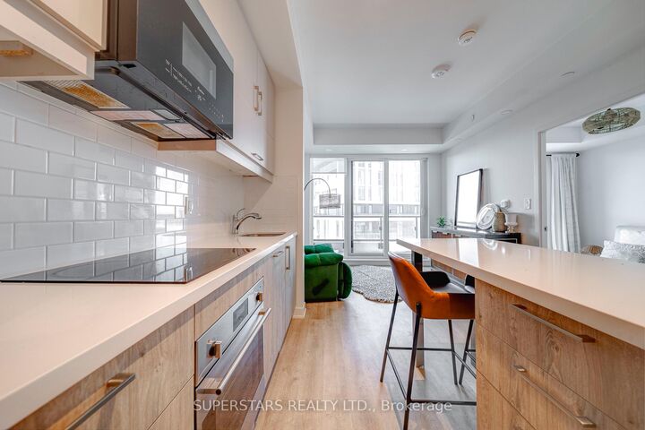 Property Photo: 292 Verdale Crossing 1502 ON L6G 0H6