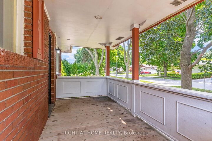 Property Photo: 17 Toulon Crescent ON N5V 1J4