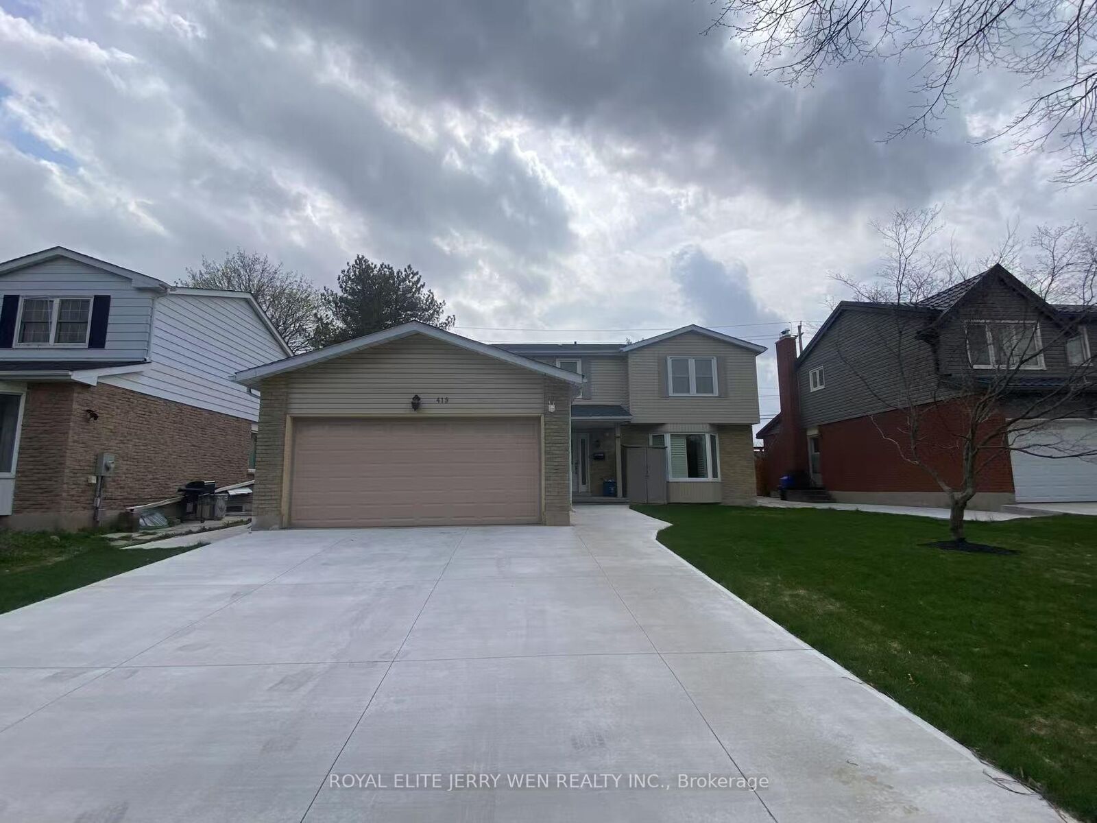 Property Photo:  419 Stillmeadow Circle  ON N2L 5M1 