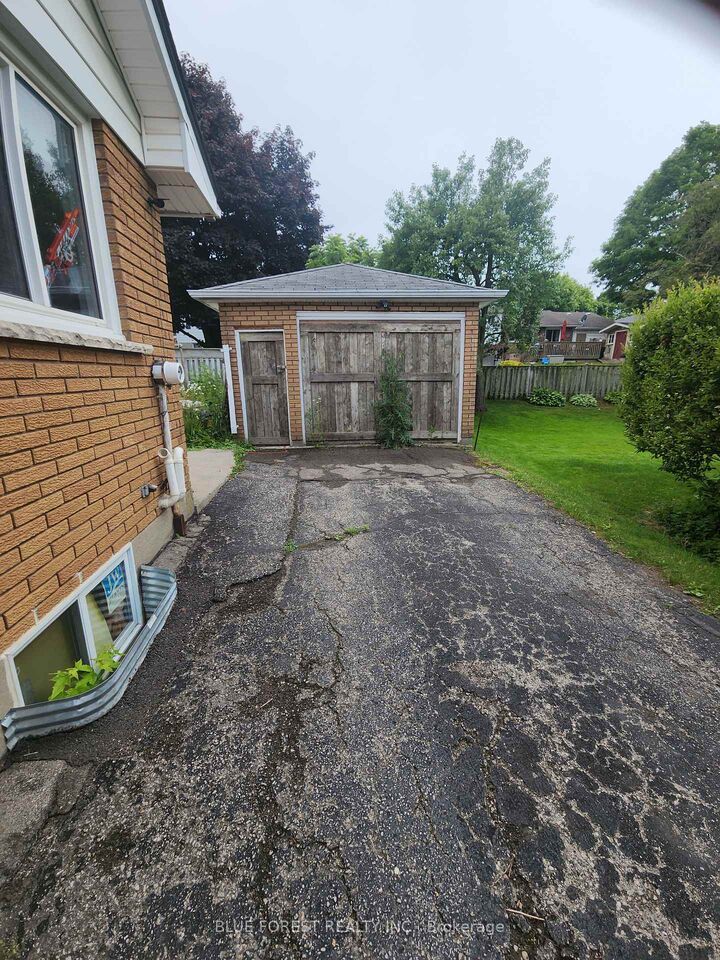 Property Photo:  936 Alice Street  ON N4S 2J7 
