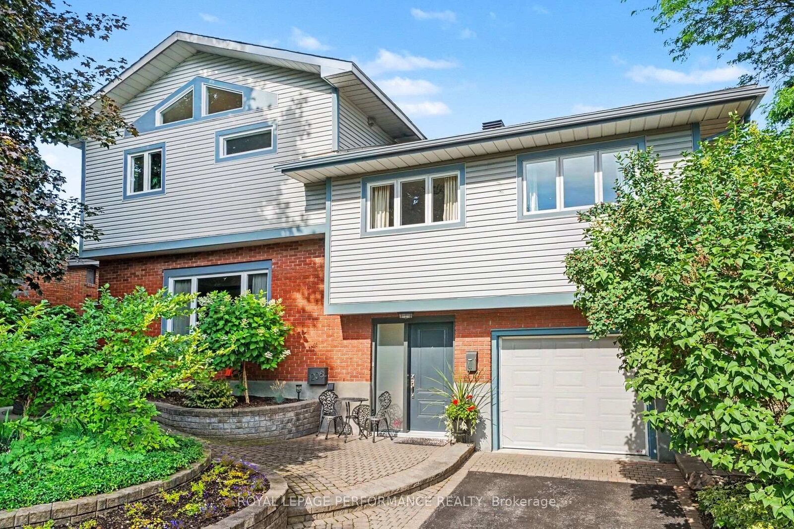 Property Photo:  1208 Cline Crescent  ON K2C 2P2 