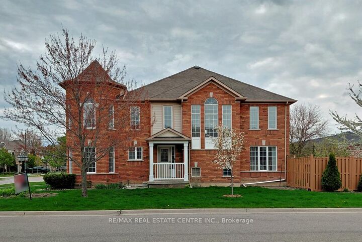 Property Photo:  5554 Linwell Place  ON L5M 6L7 