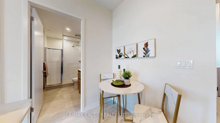 Property Photo:  8 Beverley Glen Boulevard 802  ON L4J 0L5 