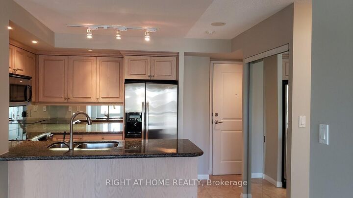 Property Photo: 900 Mount Pleasant Road 327 ON M4P 3J9