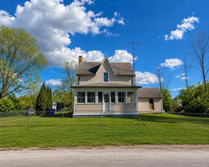 Property Photo: 43 Clovelly Cove Road ON L0E 1N0
