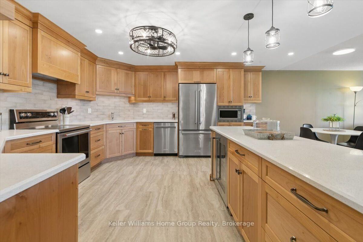 Property Photo:  24 Marilyn Drive 902  ON N1H 8E9 