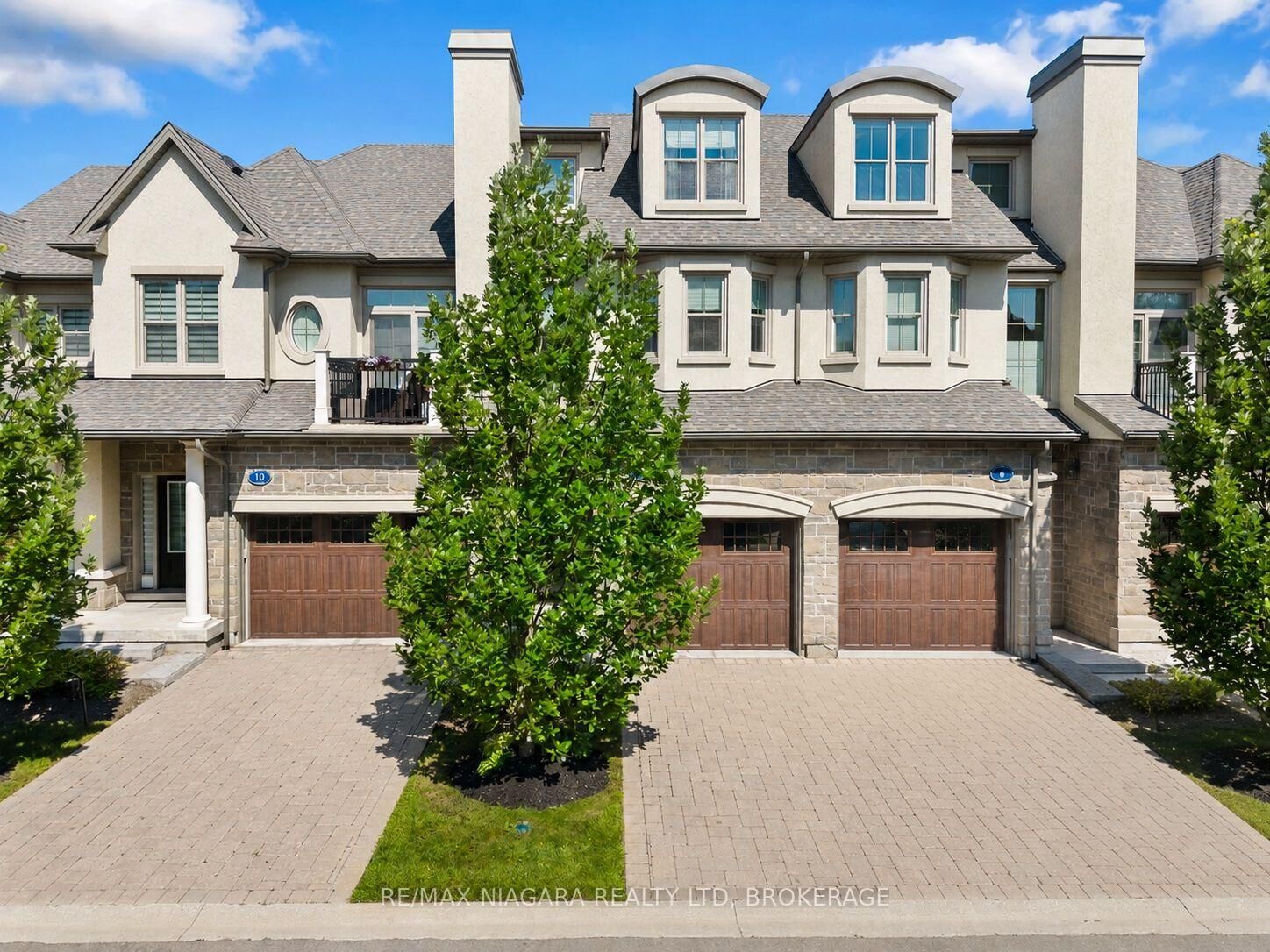 Property Photo: 8 St. Andrews Lane S ON L0S 1J0