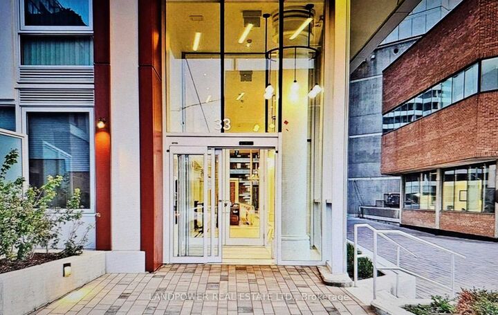 Property Photo:  33 Helendale Avenue 1301  ON M4R 0A4 