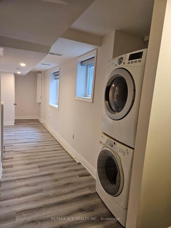 Property Photo:  190 Britannia Avenue W Bsmt  ON L1H 7K4 