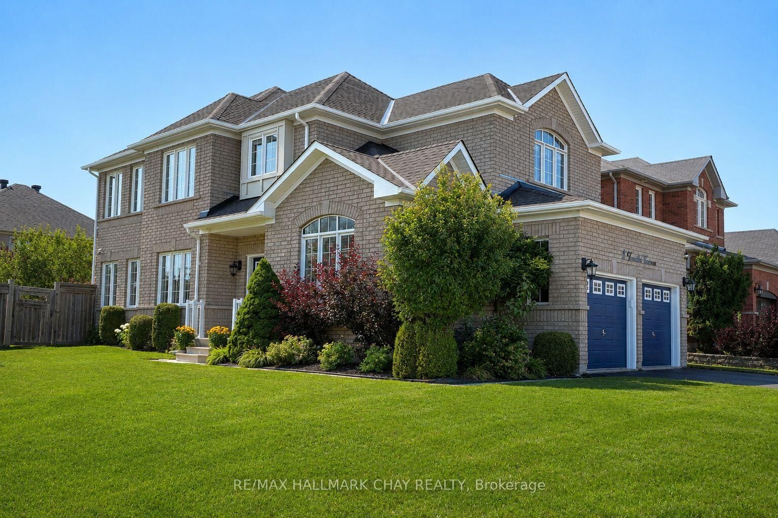 Property Photo:  2 Versailles Crescent  ON L4M 0B6 