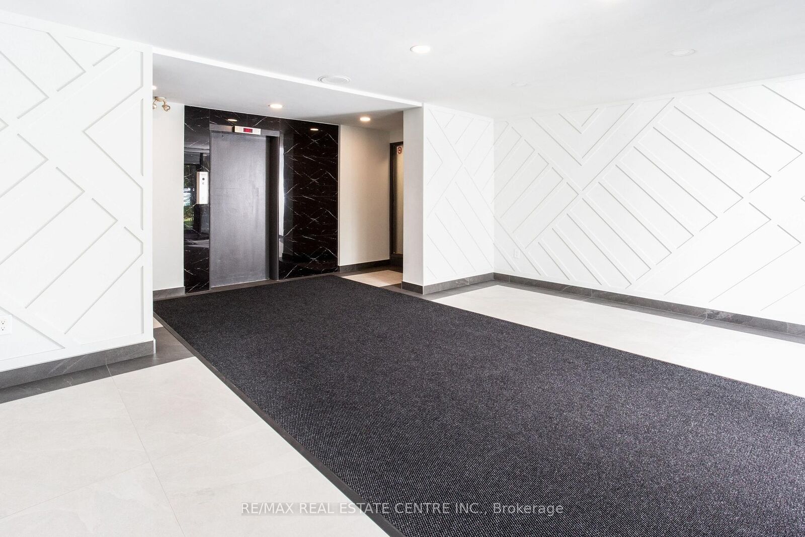 Property Photo: 5 Hill Heights Road 307 ON M8Y 1Y9