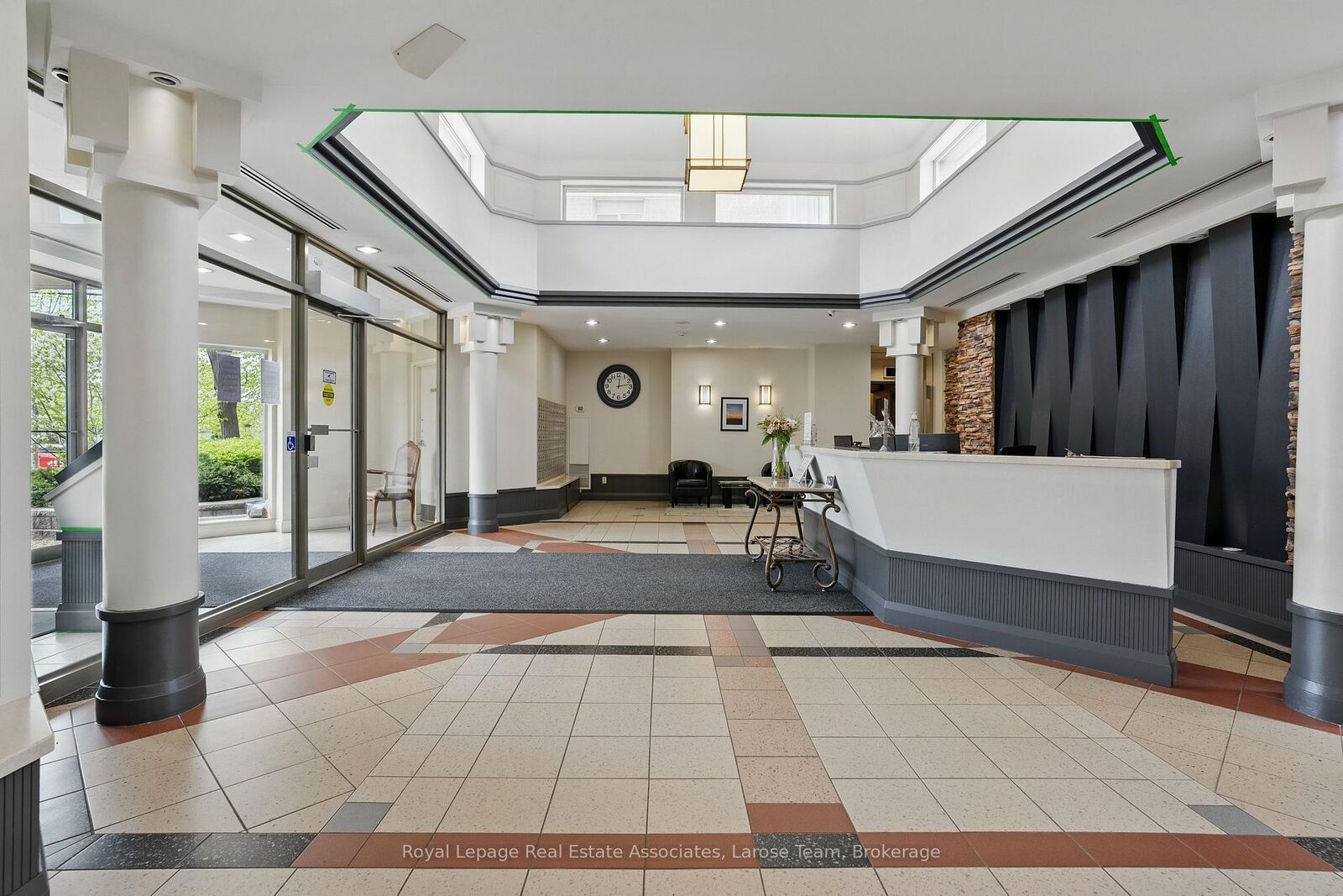 Property Photo:  1140 Parkwest Place 709  ON L5E 3K9 