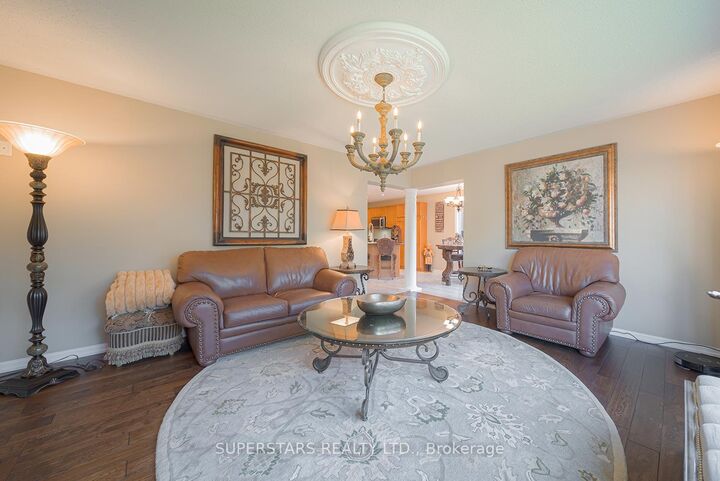 Property Photo: 166 Worthington Avenue ON L4E 4N7