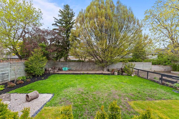 Property Photo: 927 Ingersoll Court ON L5J 2S2