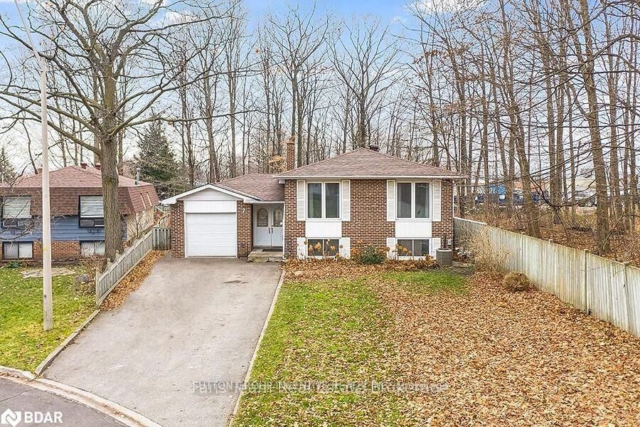 Property Photo:  7 Rosedale Place Upper Unit  ON L4M 5E7 