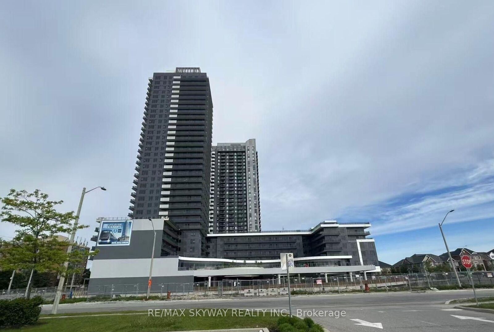 Property Photo:  5105 Hurontario Street 3011  ON L4Z 0C9 