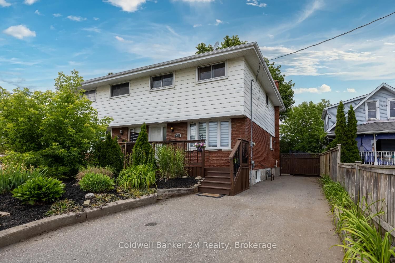 Property Photo: 152 Taunton Road W ON L1G 3T3