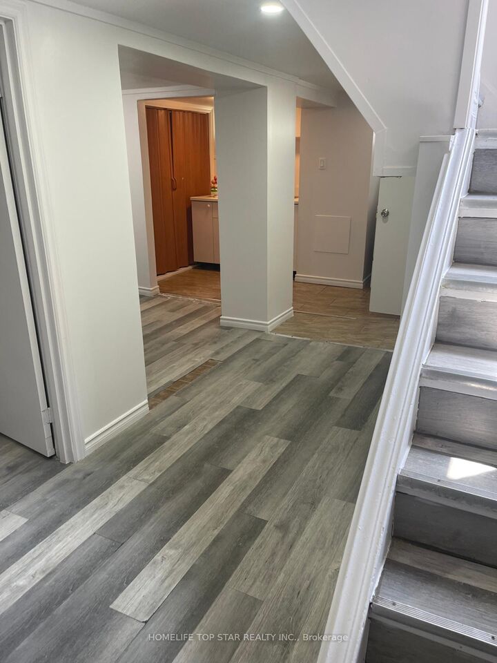 Property Photo:  50 Chestnut Crescent  ON M1L 1Y5 