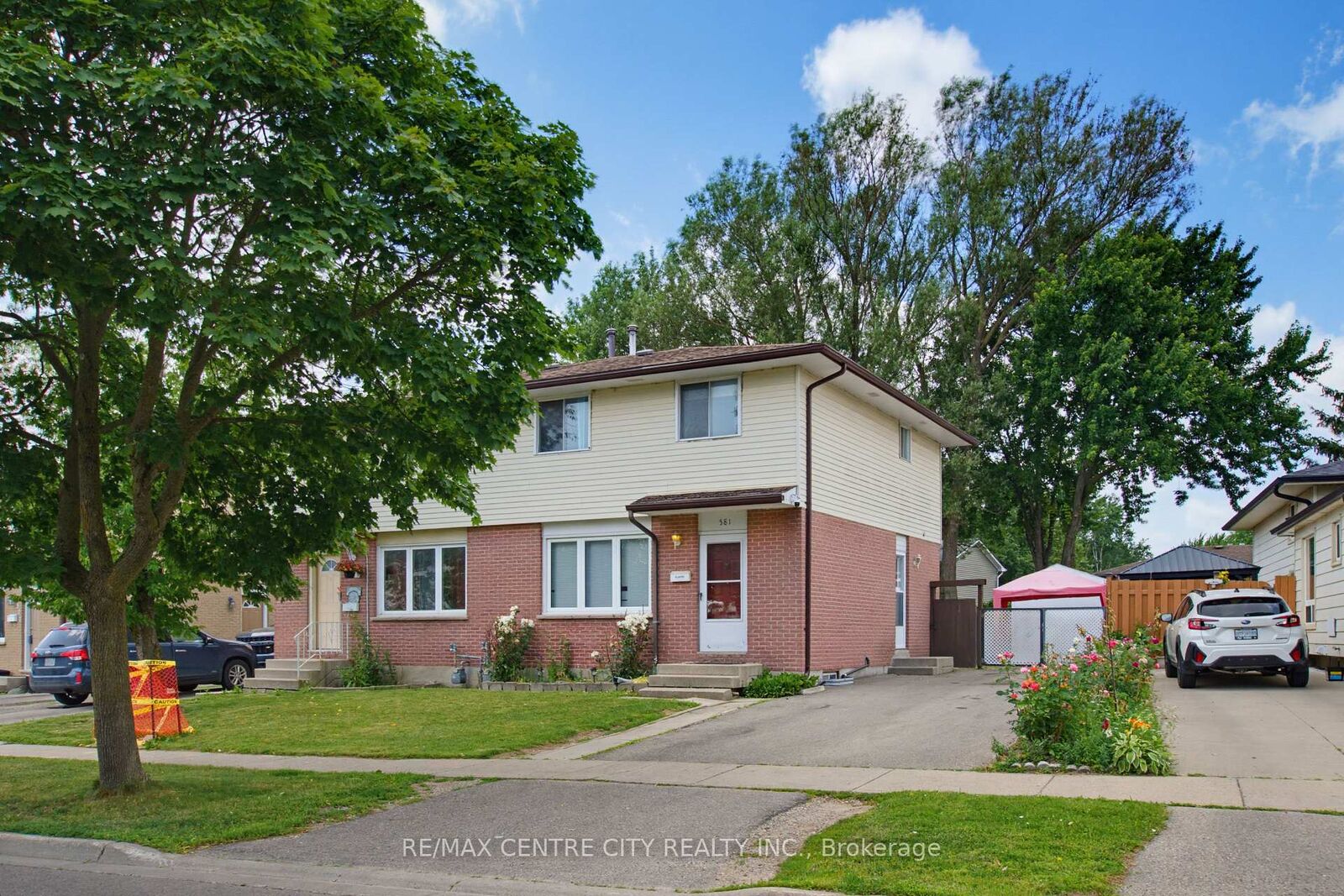 Property Photo: 581 Deveron Crescent ON N5Z 4M4