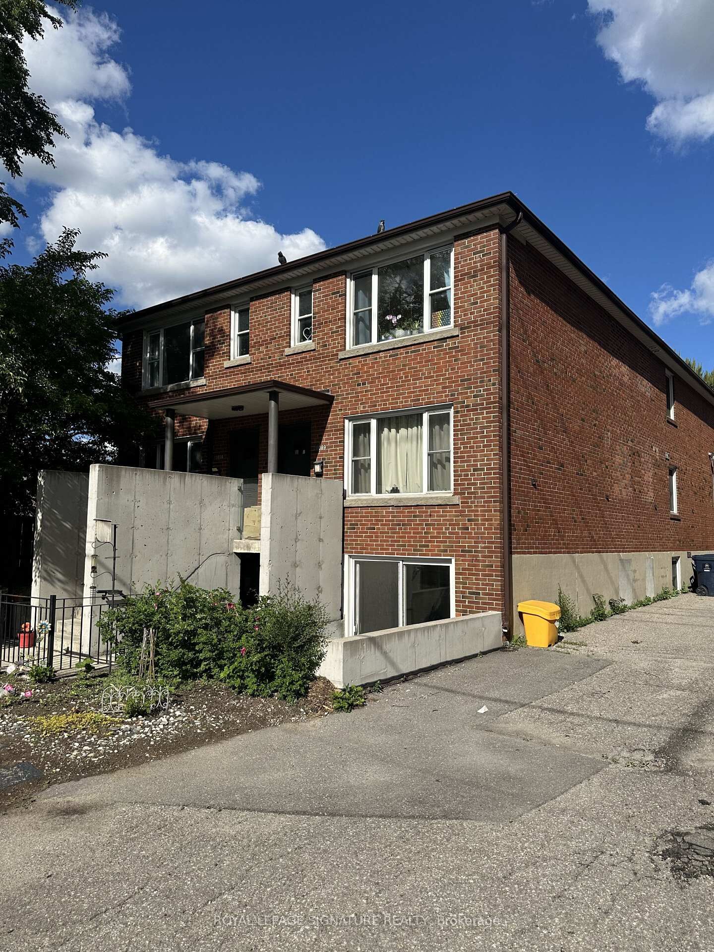 Property Photo:  1089 Broadview Avenue 3  ON M4K 2S4 