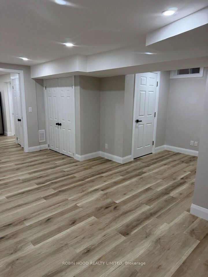 Property Photo:  495 Taylor Crescent 495  ON L7L 6G2 