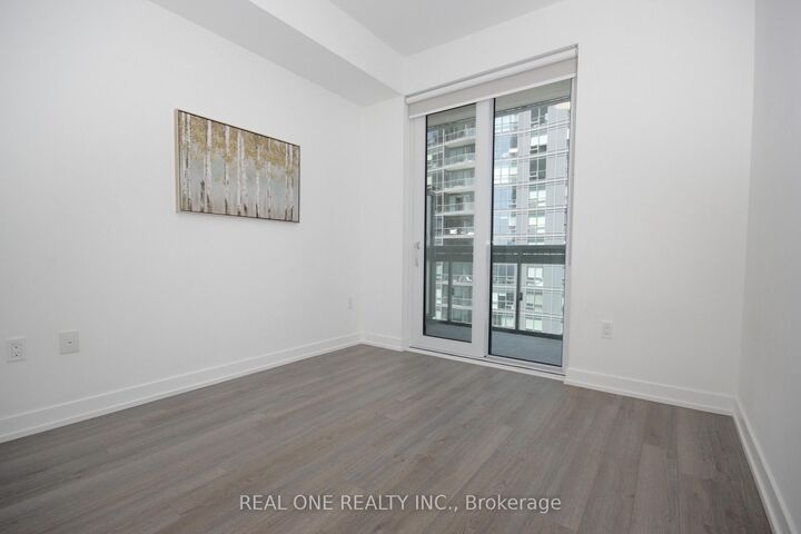 Property Photo: 39 Roehampton Avenue 1709 ON M4P 1P9