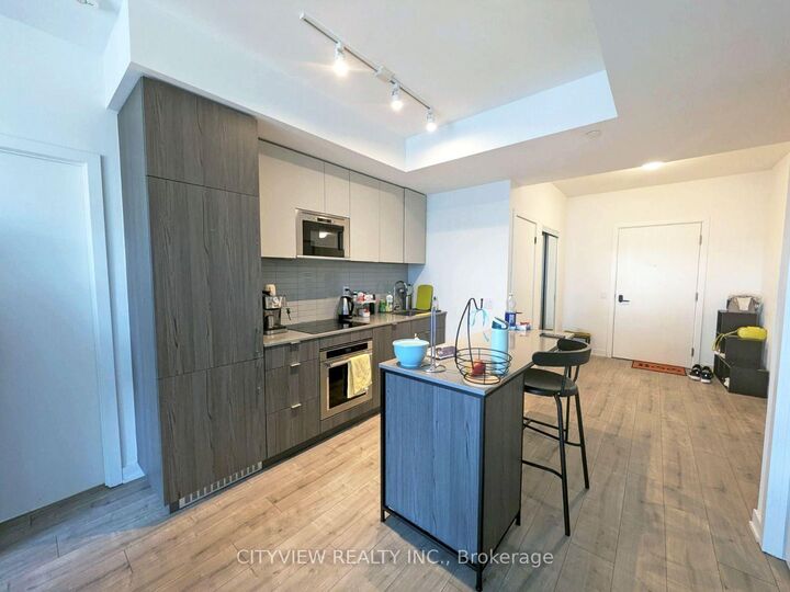 Property Photo:  220 Missinnihe Way 604  ON L5H 0A9 