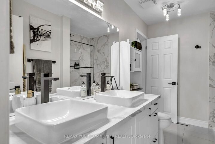 Property Photo:  92 Sandringham Drive  ON L4M 7J5 