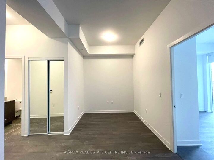 Property Photo:  4675 Metcalfe Avenue 202  ON L5M 0Z8 