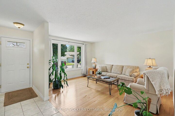 Property Photo:  1331 Alloway Crescent  ON K1K 3Y9 