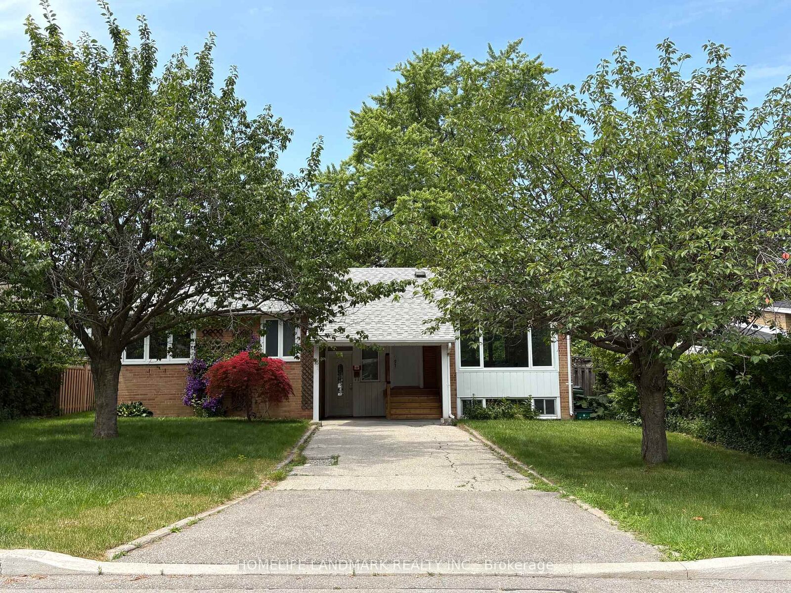 Property Photo:  73 Berkinshaw Crescent  ON M3B 2T1 