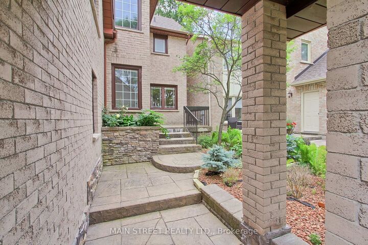 Property Photo:  27 Murdock Avenue  ON L4G 5E7 
