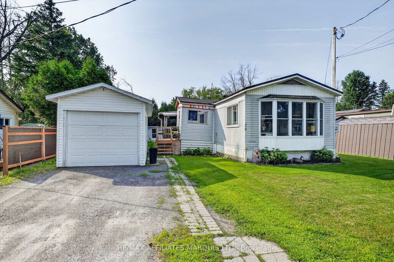 Property Photo:  28 Thomas Street  ON K0C 1N0 