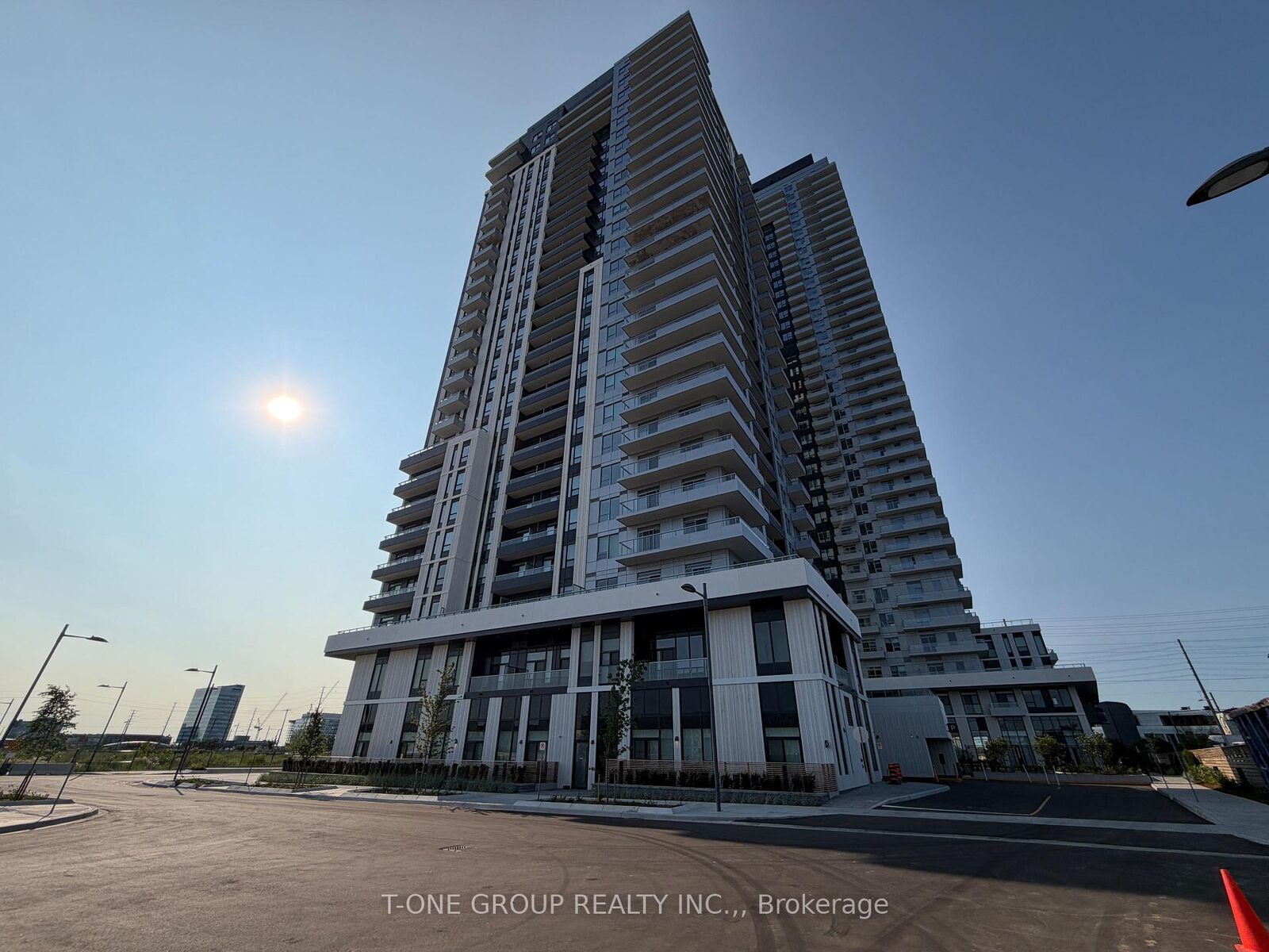 Property Photo: 21 Meadowdale Road 703 ON L4K 0H6