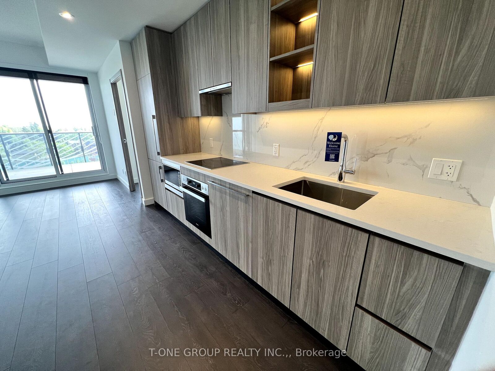 Property Photo:  25 McMahon Drive 905  ON M2K 0J2 