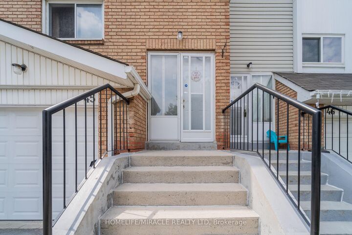 Property Photo:  45 Lincoln Court  ON L6T 3Z2 
