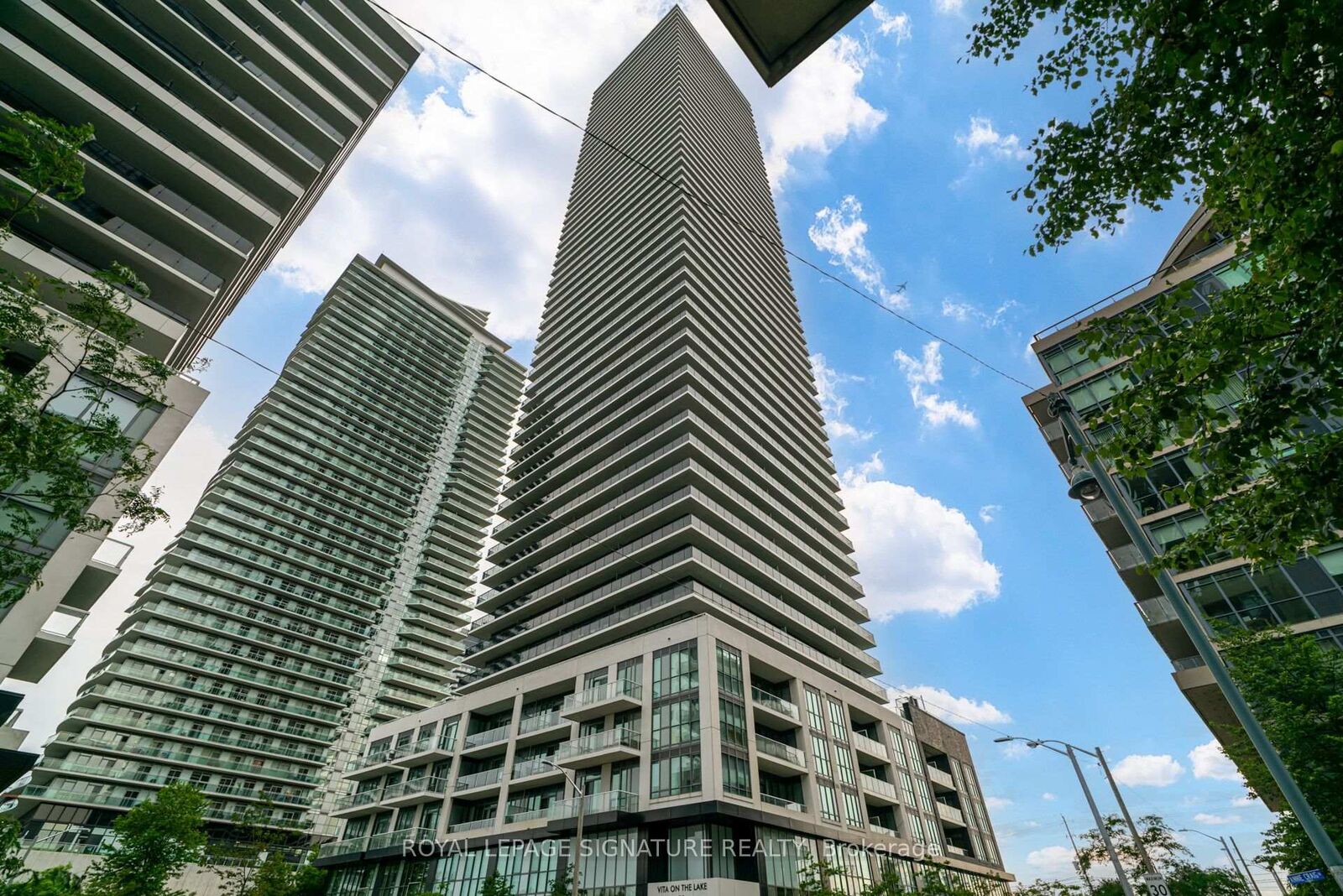 Property Photo:  70 Annie Craig Drive 1908  ON M8V 0G2 