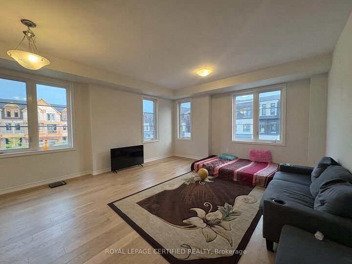 Property Photo: 5970 Saigon Street ON L5V 0E9